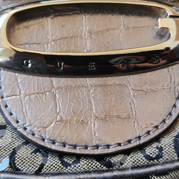 Guess handbag - Picture 2 of 6